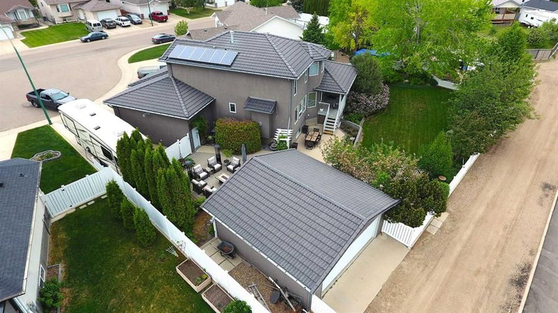 447 Spruce Way SE