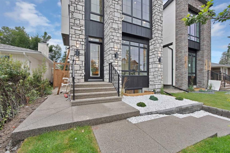 2221 Halifax Crescent NW, Banff Trail — interior photo
