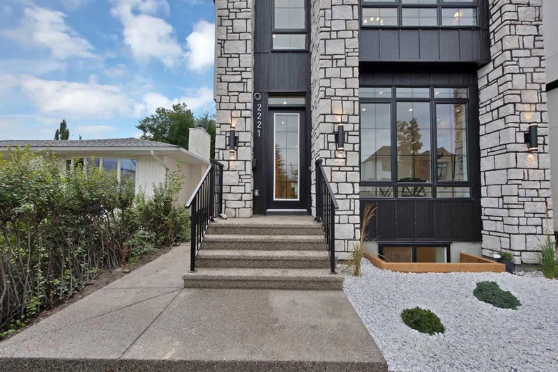2221 Halifax Crescent NW, Banff Trail — interior photo 5