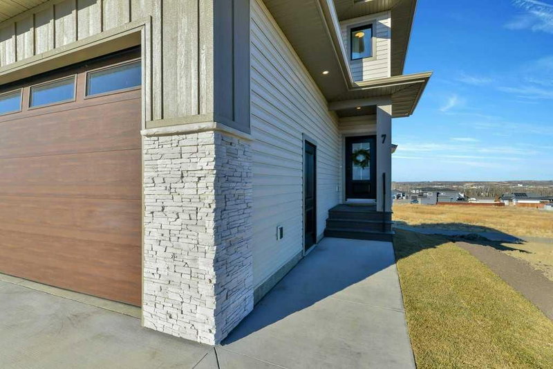 7 Vincent Gate