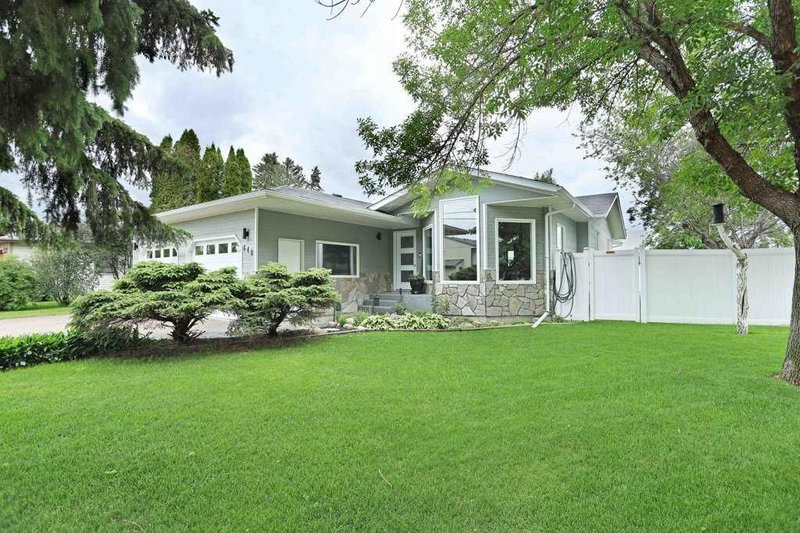 Detached at 648 2nd Street E, Fairview — listing photo