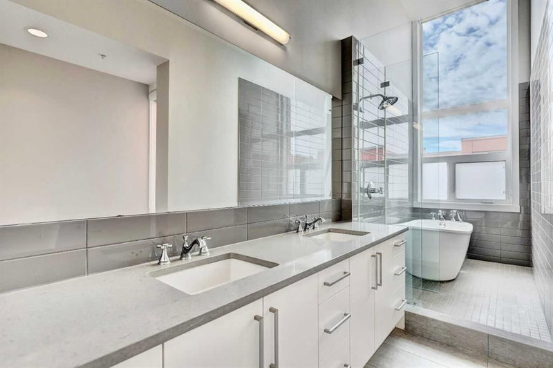 2717 17 Street SW #208, Calgary, Alberta