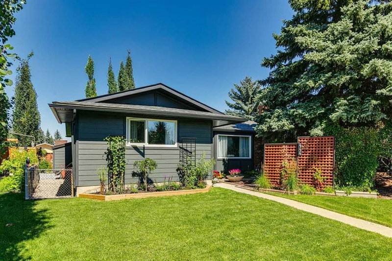 444 Bracewood Crescent SW, Calgary, Alberta