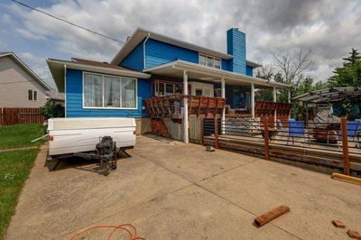710 Bankview Close