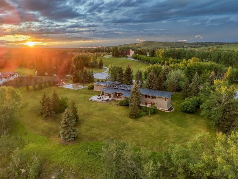 183 Pinebrook Way SW, Rural Rocky View County, Alberta