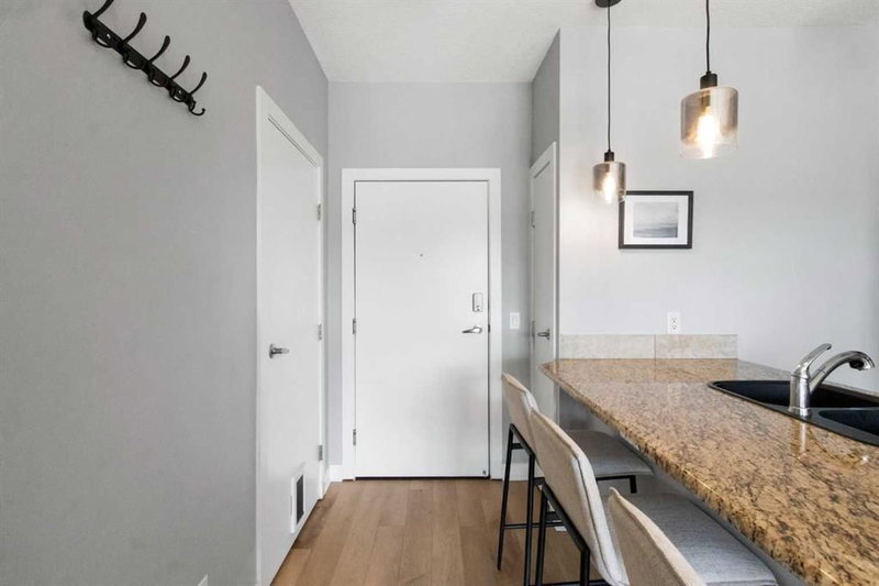 303 - 2307 14 Street SW