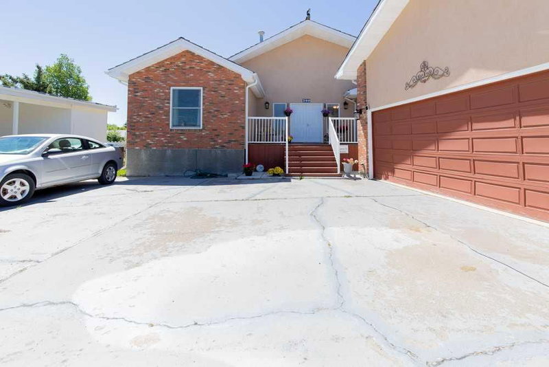 214 3 Street W