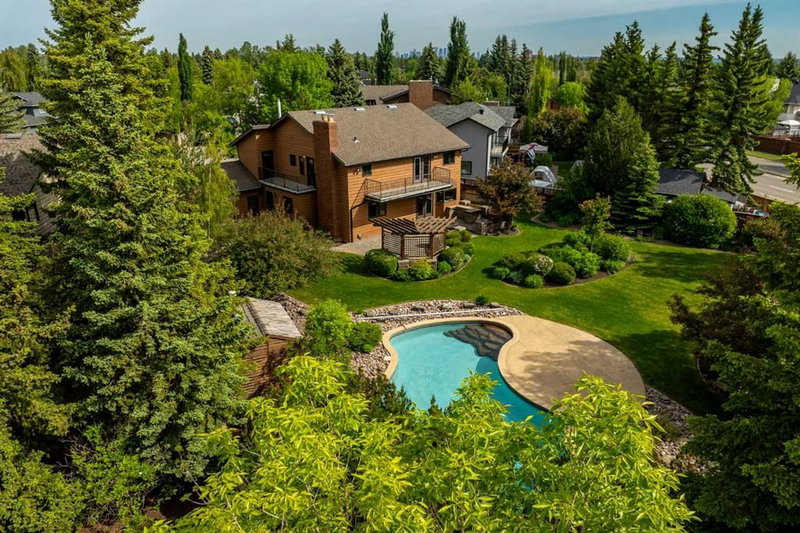 168 Canterville Drive SW, Calgary, Alberta