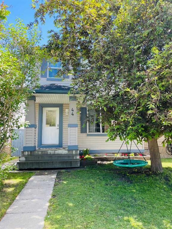 44 Everridge Way SW, Calgary, Alberta