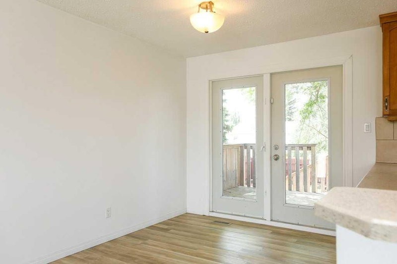 316 Leaside Avenue S, Glendale — interior photo 7