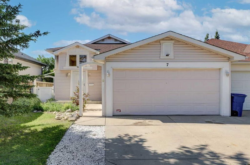 7 Canoe Close, Airdrie, Alberta