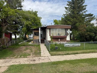 318 Railway Avenue W