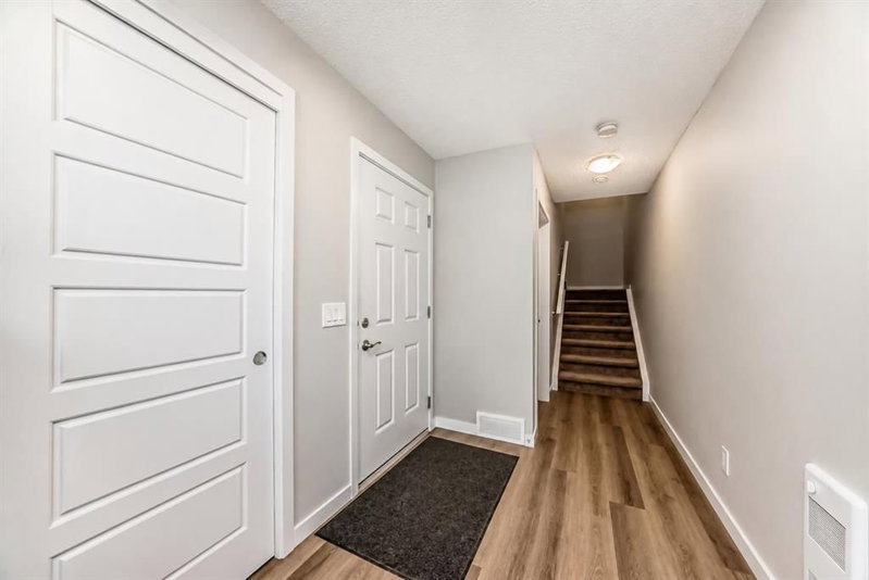 806 - 32 Red Embers Parade NE