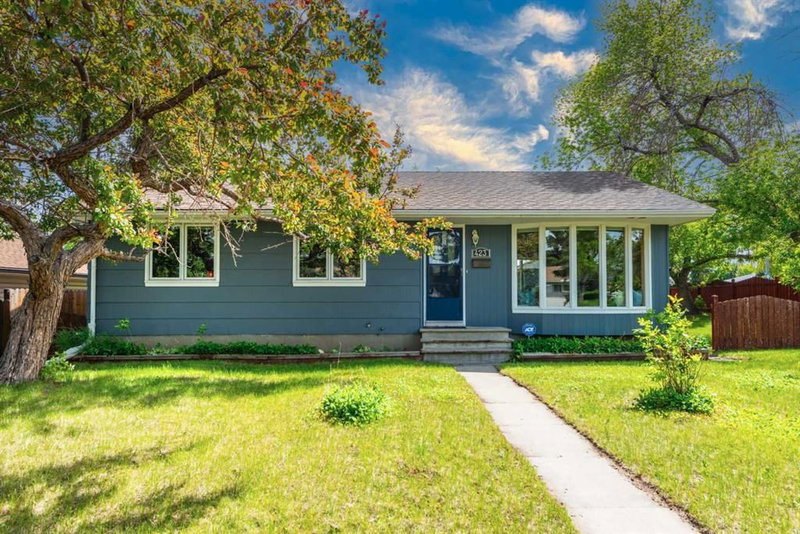 423 Spyhill Road NW, Calgary, Alberta