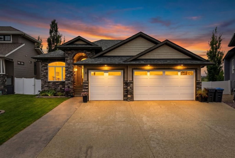 8 Laurel Close