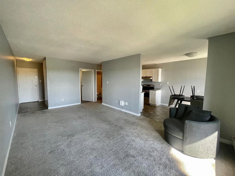 306B - 5611 9 Avenue