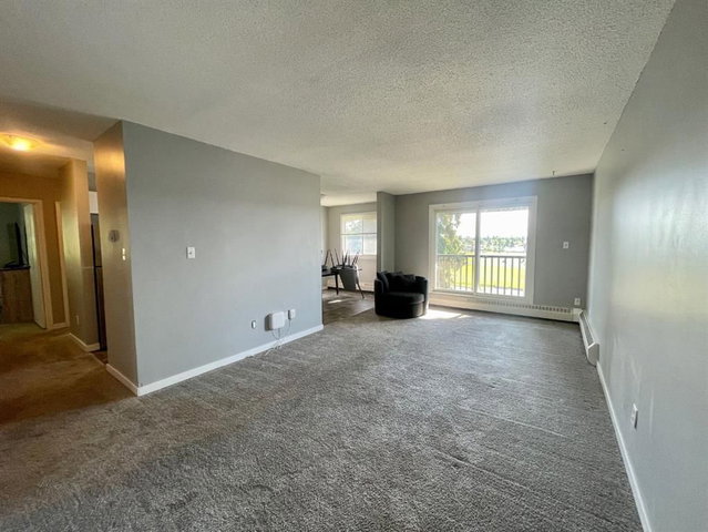 306B - 5611 9 Avenue