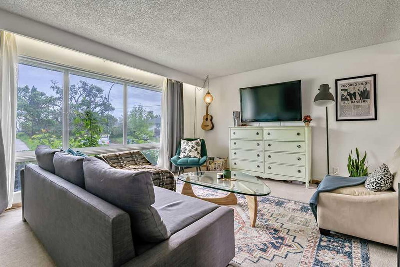 3807 25 Avenue SW, Glendale — interior photo 7