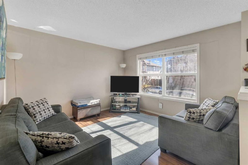 33 Saddlebrook Common NE