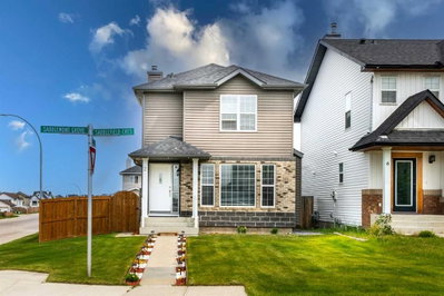 2 Saddlefield Crescent NE