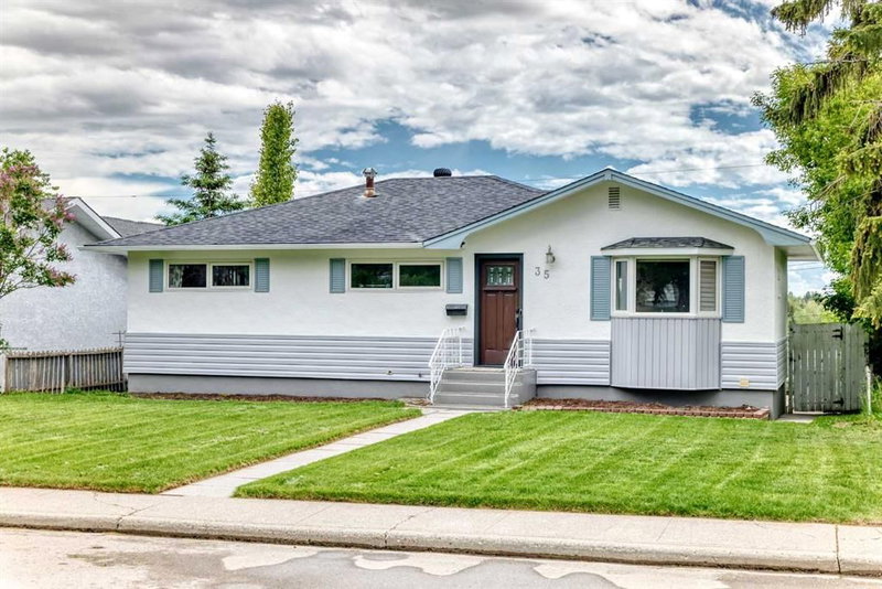 35 Collingwood Place NW, Calgary, Alberta