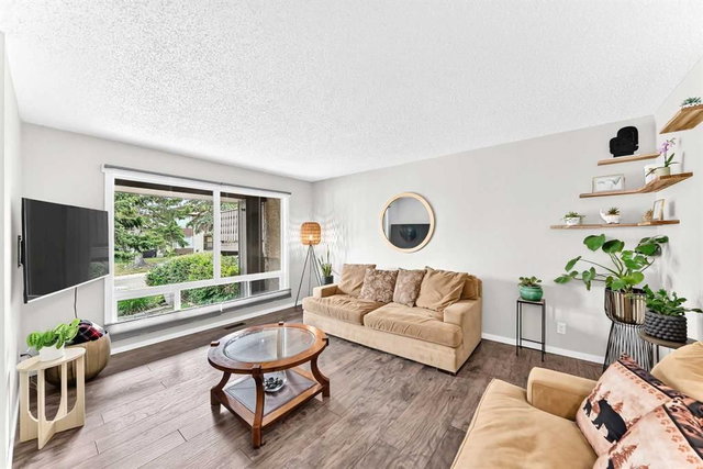 77 Edgeford Way NW