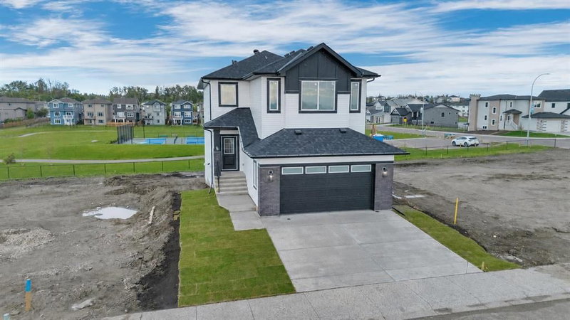112 Lakewood Crescent
