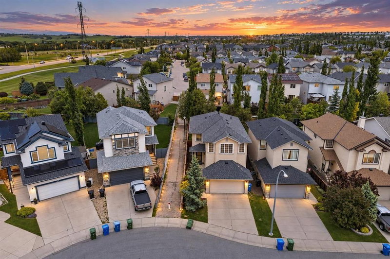 60 Tuscany Ridge Crescent NW