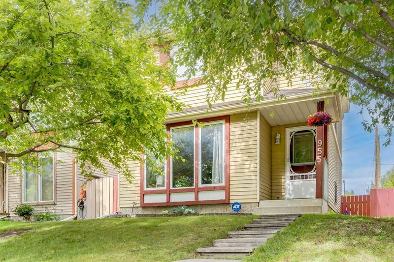 955 Erin Woods Drive SE, Calgary, Alberta