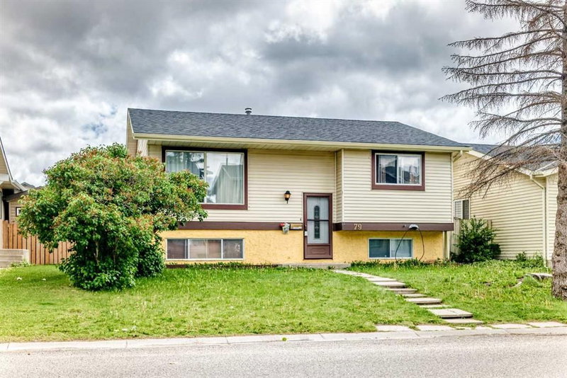 79 Castledale Way NE, Calgary, Alberta