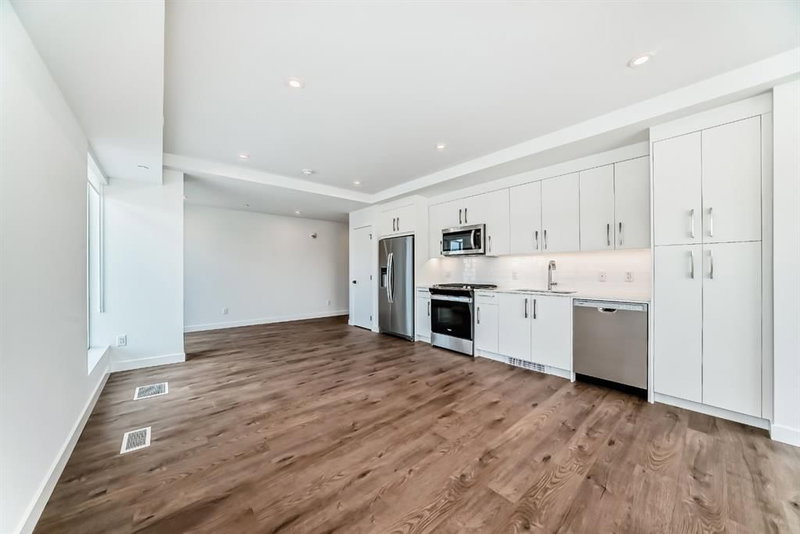 201, 110 18A Street NW, West Hillhurst — interior photo