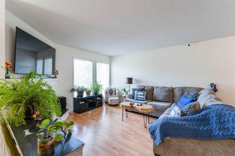 9611 24 Street SW, Oakridge — interior photo