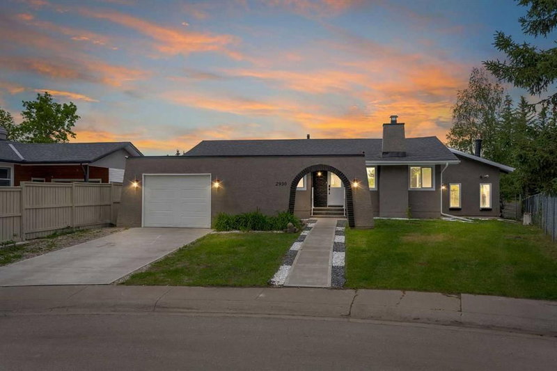 2930 Oakmoor Crescent SW, Calgary, Alberta