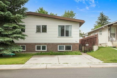 28 Cayuga Crescent W