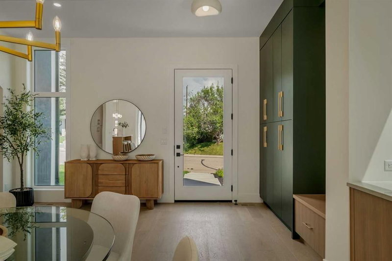 3917 23 Avenue SW, Glendale — interior photo 5
