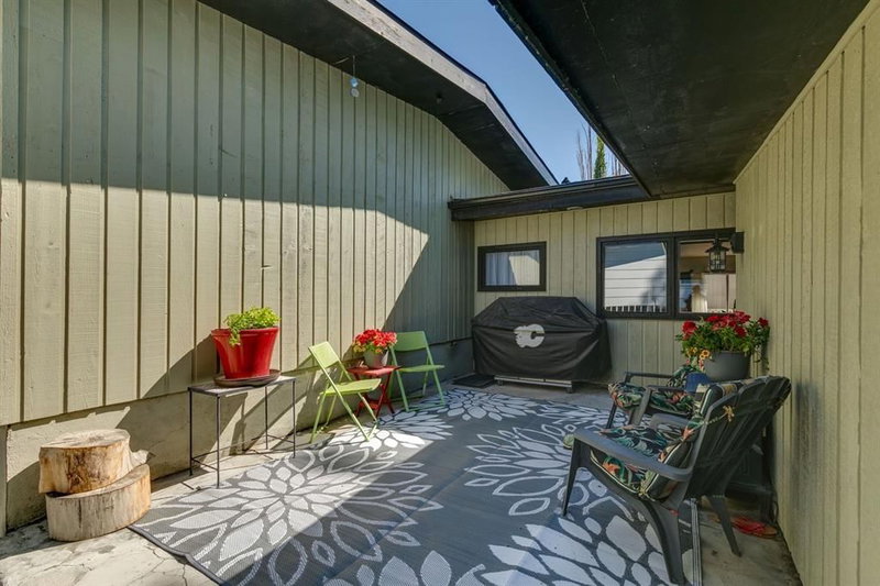 724 Willacy Drive SE, Willow Park — photo 3