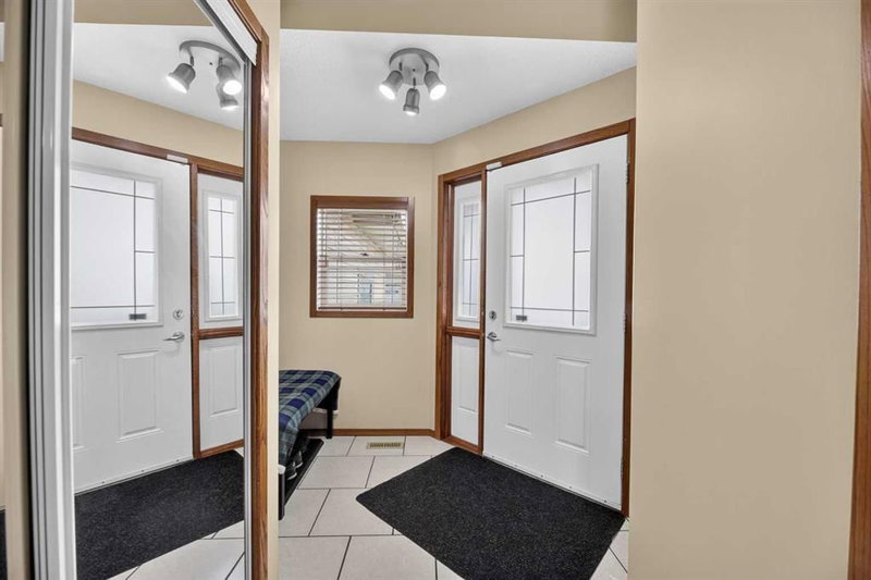 10 Vantage Crescent