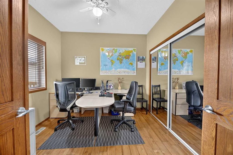 10 Vantage Crescent