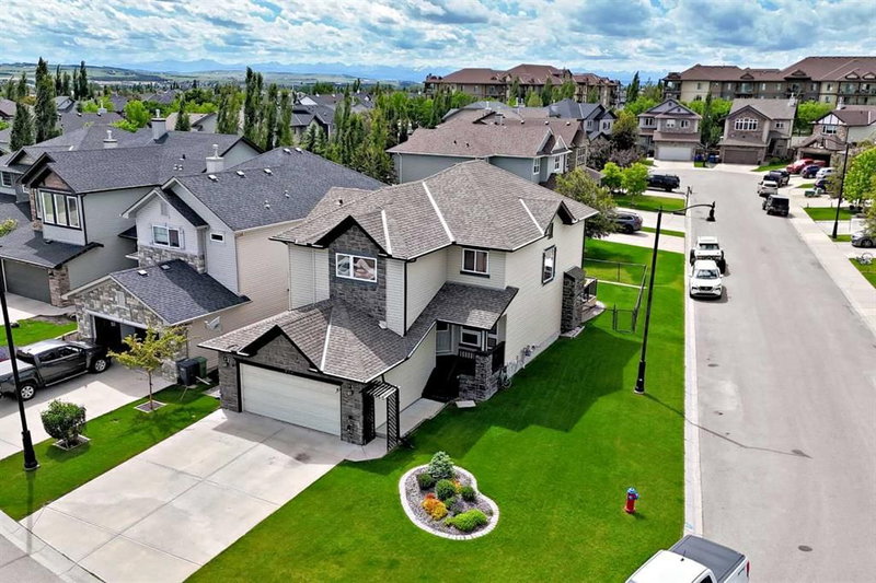 209 Crystal Green Point