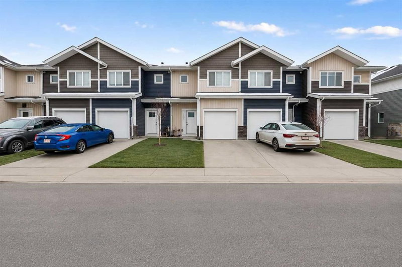 137 Red Embers Link NE #137, Calgary, Alberta