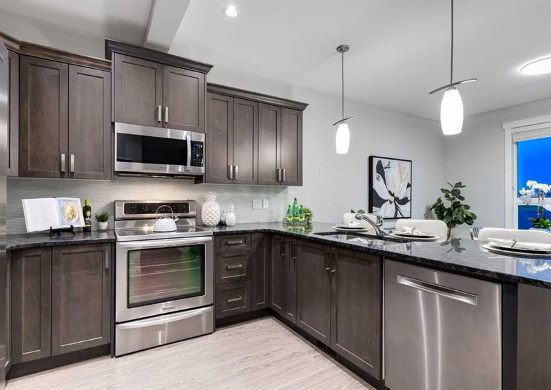 1401, 1086 Williamstown Boulevard NW, Williamstown — interior photo 6