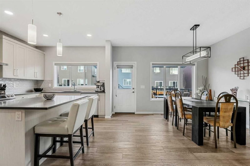 1020 Chinook Gate Heath SW, Chinook Gate — interior photo 7