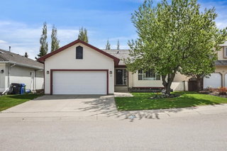 11 Strathmore Lakes Crescent