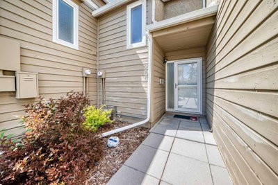 205 - 829 Coach Bluff Crescent SW