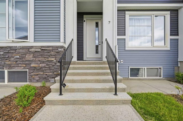 7 Lambeau Lane SE