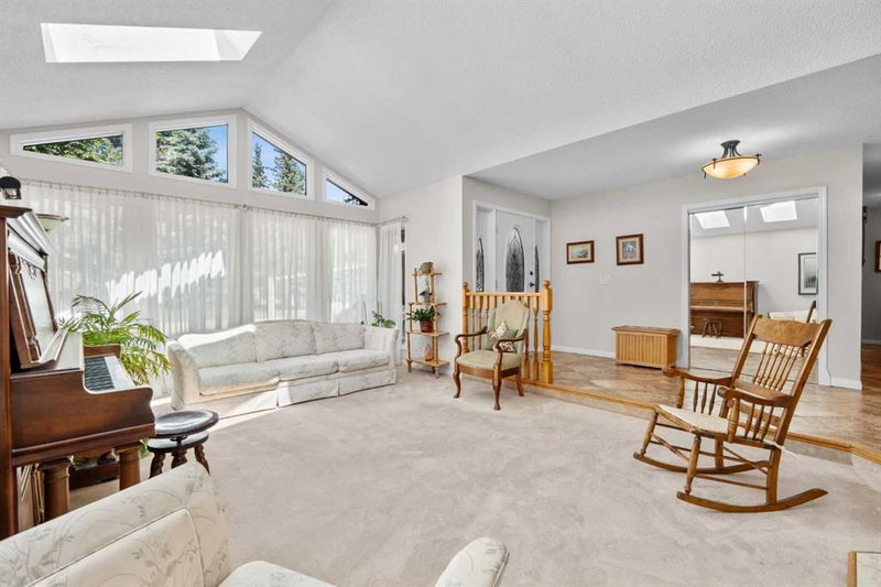 87 Manyhorses Drive, Redwood Meadows — interior photo 5