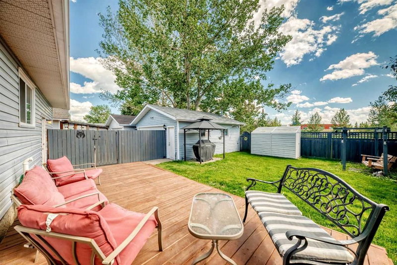 325 Flett Drive NE, Jensen — interior photo