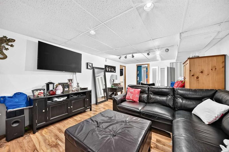 325 Flett Drive NE, Jensen — interior photo 7