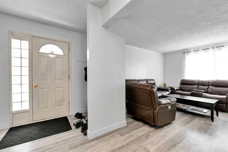 101, 516 Blackthorn Road NE, Thorncliffe — photo 2