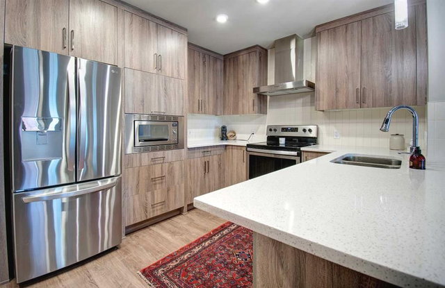 208 - 12 Mahogany Path SE